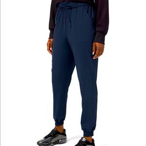 On the Fly Jogger WOVEN *lululemon* size 6 NWT